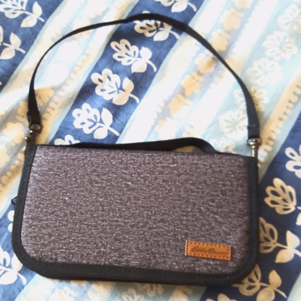 Eddie Bauer wallet/clutch- like new!